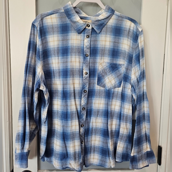 Blue Mountain Tops - Blue and White Plaid Button Down Shirt